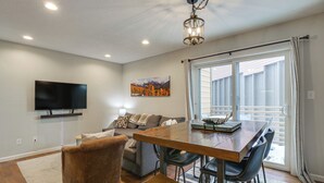 Apartment (3 Bedrooms) | Front of property
