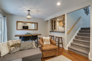 TV - Updated Townhome Near Main Street, 10 Mi to Breck! (Frisco)