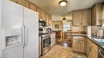 House (5 Bedrooms) | Interior