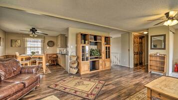 House (5 Bedrooms) | Interior