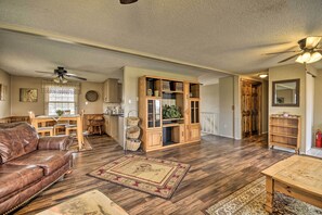 House (5 Bedrooms) | Interior