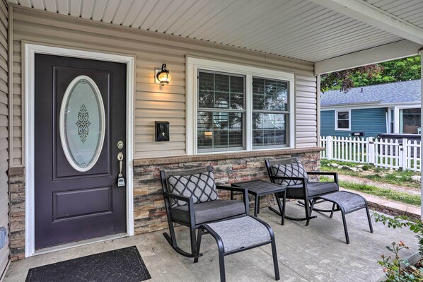 House (3 Bedrooms) | Interior - Port Clinton Home With Lake Views! (Port Clinton)