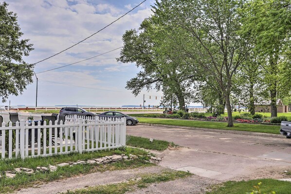 House (3 Bedrooms) | Interior - Port Clinton Home With Lake Views! (Port Clinton)