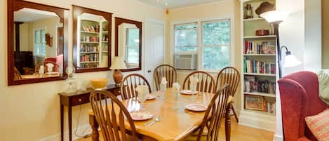 Cottage (2 Bedrooms) | Interior