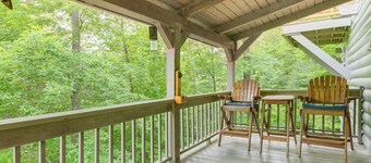 Smoky Mountain Log Cabin Close to Rafting!