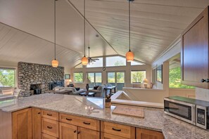 House (3 Bedrooms) | Interior - House w/ Balcony ~ 5 Mi to Cranmore Resort! (Glen)