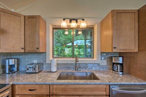 House (3 Bedrooms) | Interior - House w/ Balcony ~ 5 Mi to Cranmore Resort! (Glen)