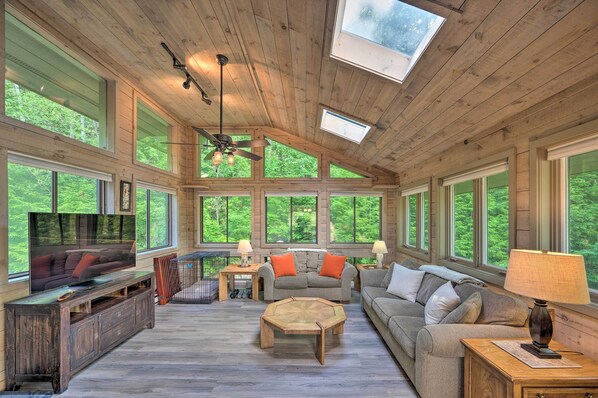 House (3 Bedrooms) | Interior - House w/ Balcony ~ 5 Mi to Cranmore Resort! (Glen)