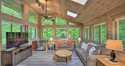 House w/ Balcony ~ 5 Mi to Cranmore Resort!