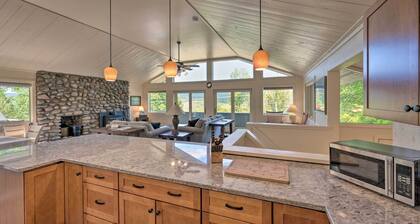 House w/ Balcony ~ 5 Mi to Cranmore Resort!