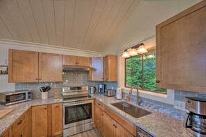 Interior - House w/ Balcony ~ 5 Mi to Cranmore Resort! (Glen)