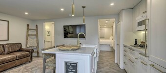 Aspen Condo w/ Mountain Views & Ski Access!