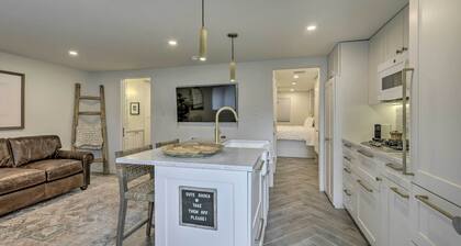 Aspen Condo w/ Mountain Views & Ski Access!