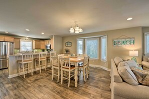 Apartment (4 Bedrooms) | Interior - Wildwood Townhome w/ Patio: 1 Block To The Beach! (Wildwood)