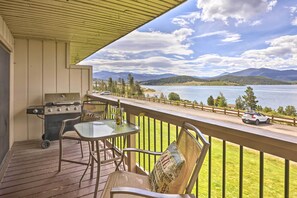 Property grounds - Lakefront Dillon Condo w/ Pool Access: Near Skiing (Dillon)