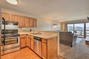 Apartamento (1 Bedroom) | Cozinha privada | Micro-ondas, fogão, cooktop, lava-louças