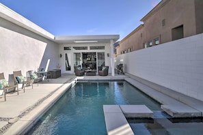 A modern outdoor pool area with lounge chairs and a seating area. - 068332: 'desert Pearl' 3 BR Oasis w/ Private Pool! (La Quinta)