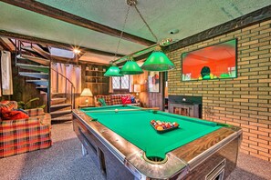 House (3 Bedrooms) | Living area | TV, fireplace, DVD player