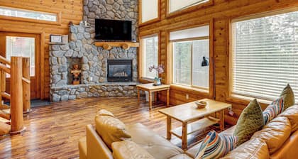 Hot Tub, Indoor Pool! Home 8 Mi to Heavenly Skiing