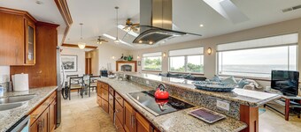 Crescent City Getaway w/ Panoramic Ocean Views!