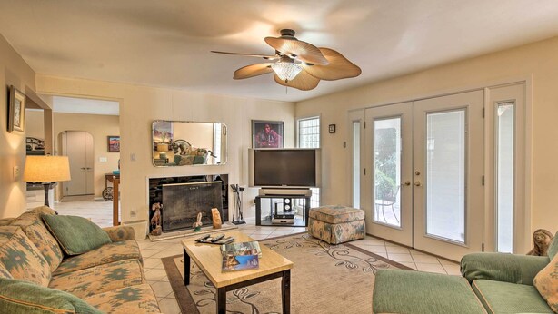 Living area - 065678: Mountain-view 3BR Home, Walk to Old Town! (La Quinta)