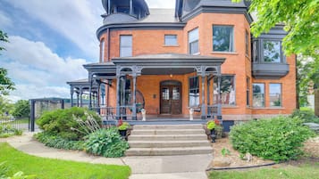 House (Multiple Bedrooms) | Interior
