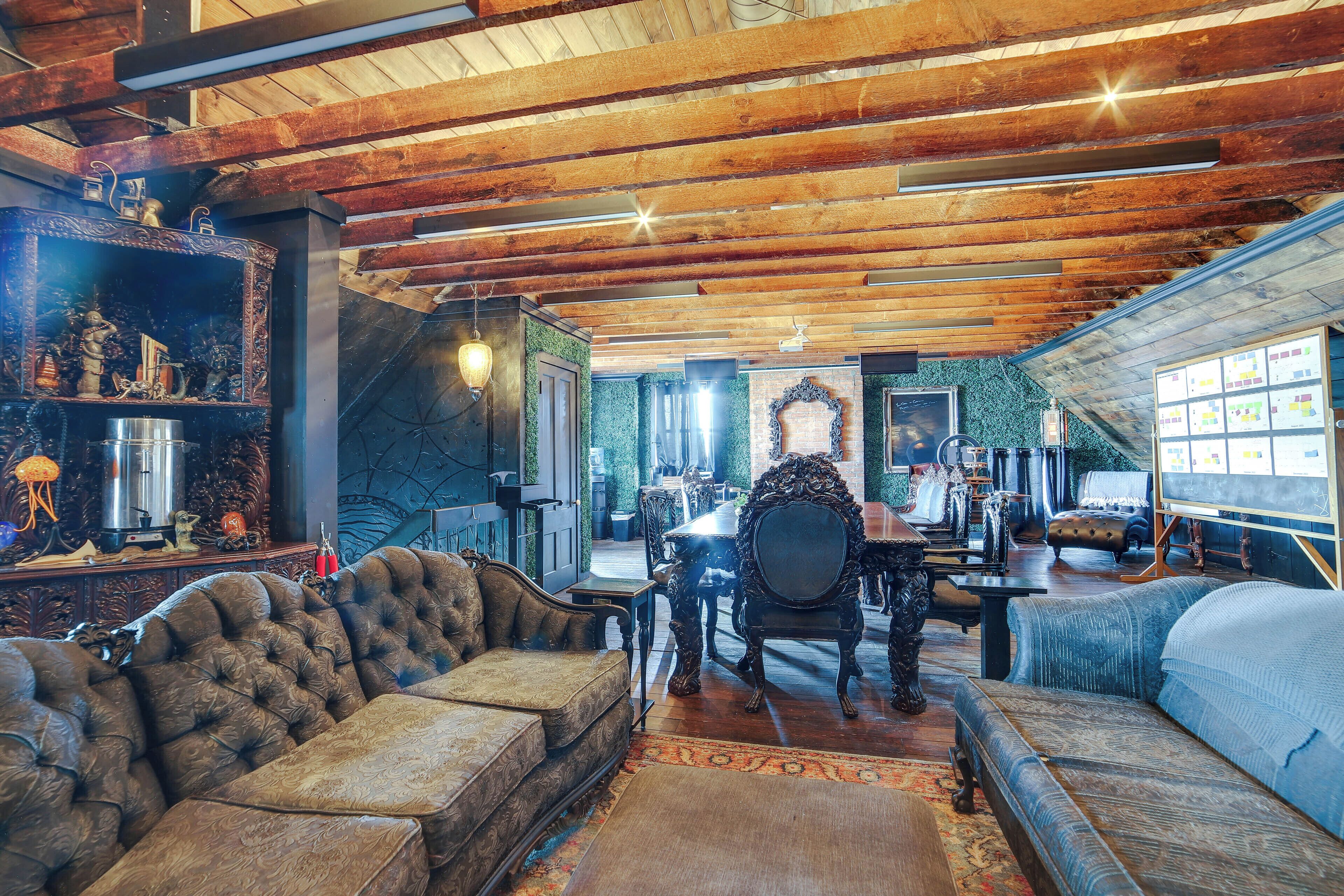 المنشأة من الداخل