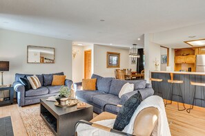 Apartment (2 Bedrooms) | Interior - Riverfront Lincoln Condo w/ Patio + Pool Access! (Lincoln)