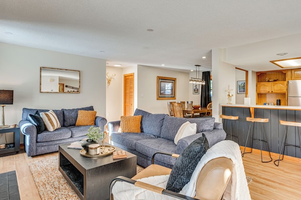 Apartment (2 Bedrooms) | Interior - Riverfront Lincoln Condo w/ Patio + Pool Access! (Lincoln)