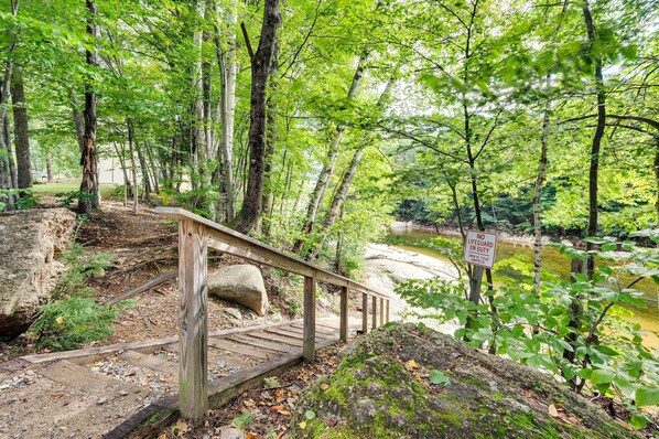 Apartment (2 Bedrooms) | Interior - Riverfront Lincoln Condo w/ Patio + Pool Access! (Lincoln)