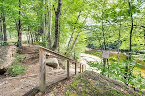 Apartment (2 Bedrooms) | Interior - Riverfront Lincoln Condo w/ Patio + Pool Access! (Lincoln)