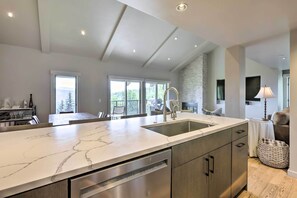 Apartment (3 Bedrooms) | Interior - Tasteful Snowmass Escape < 1 Mi to Slopes! (Snowmass Village)