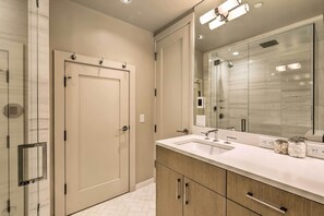 Apartment (3 Bedrooms) | Interior - Tasteful Snowmass Escape < 1 Mi to Slopes! (Snowmass Village)