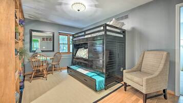 House (4 Bedrooms) | Interior