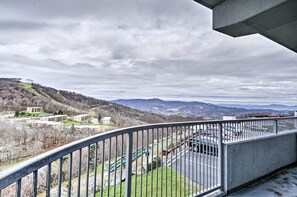 Interior - Sugar Mountain Resort Condo w/ Pool Table & Views! (Banner Elk)
