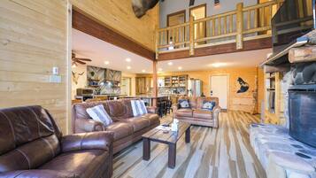 House (5 Bedrooms) | Interior