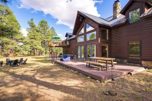 Spacious & Quiet Pagosa Springs Cabin w/ Deck!