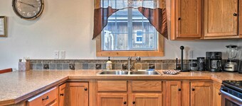 Coastal Retreat in Long Beach: Walk to Attractions