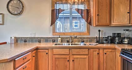 Coastal Retreat in Long Beach: Walk to Attractions