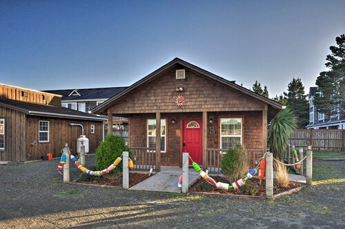 Coastal Retreat in Long Beach: Walk to Attractions