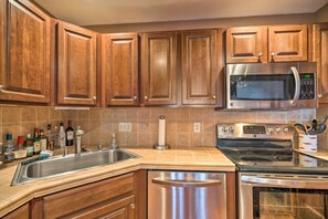 Interior - Charming Big Sky Ski Nook < 1 Mile to Ski Resort! (Big Sky)