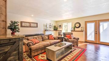 House (5 Bedrooms) | Interior