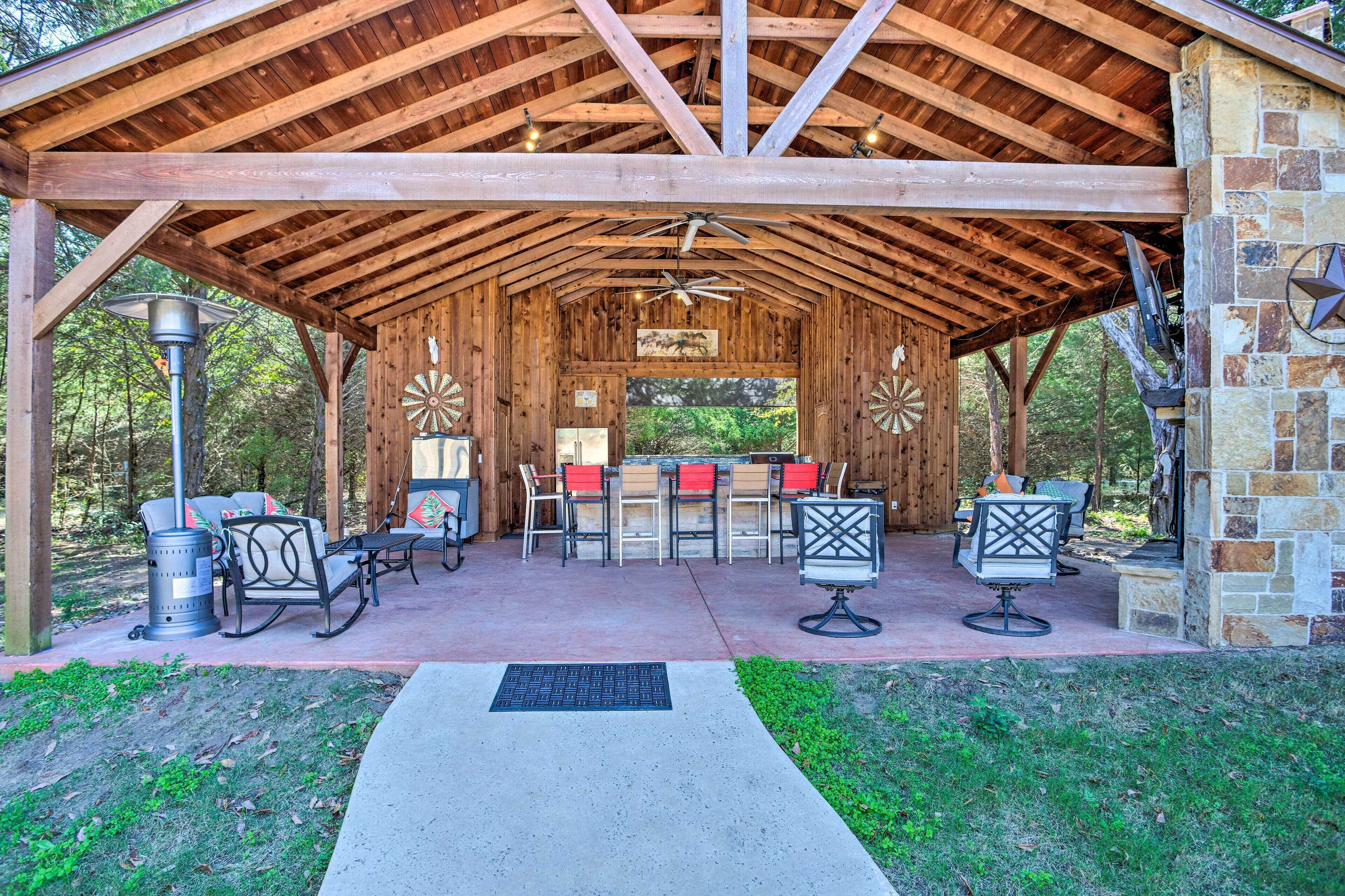 House (5 Bedrooms) | Interior