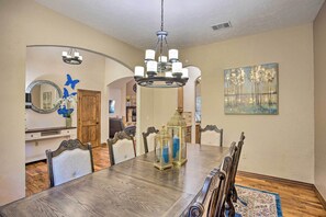 House (5 Bedrooms) | Interior - Heated Spa, Fire Pit! 14-acre Terrell Ranch Escape (Terrell)