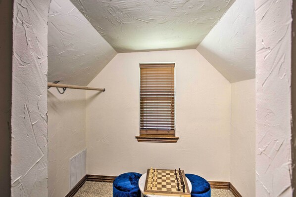 House (5 Bedrooms) | Interior