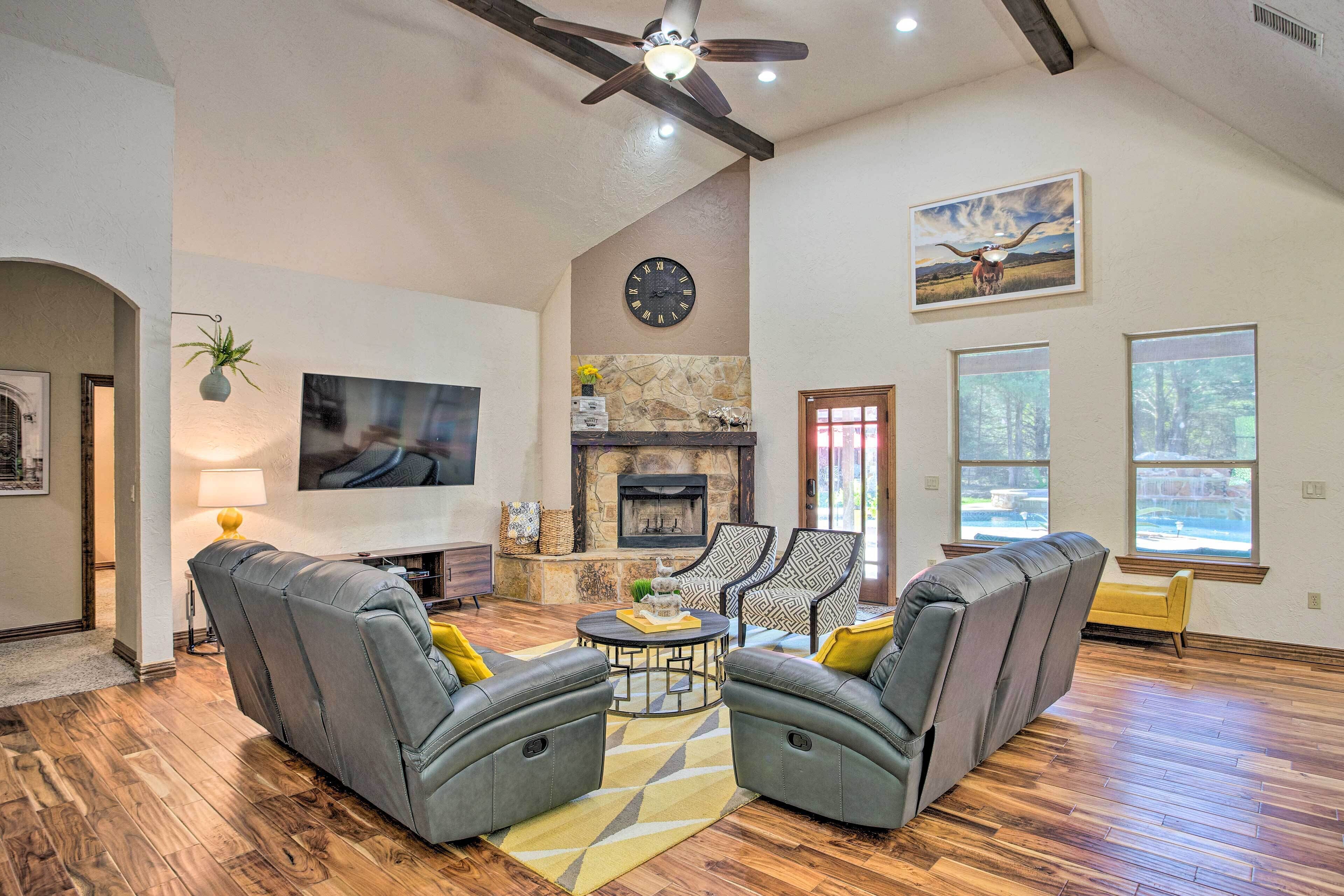 House (5 Bedrooms) | Interior