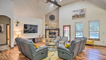 House (5 Bedrooms) | Interior