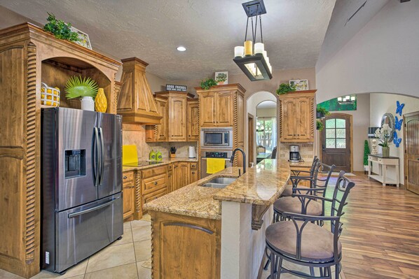 House (5 Bedrooms) | Interior