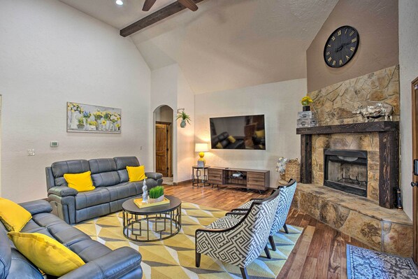 House (5 Bedrooms) | Interior - Heated Spa, Fire Pit! 14-acre Terrell Ranch Escape (Terrell)