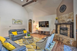 House (5 Bedrooms) | Interior - Heated Spa, Fire Pit! 14-acre Terrell Ranch Escape (Terrell)